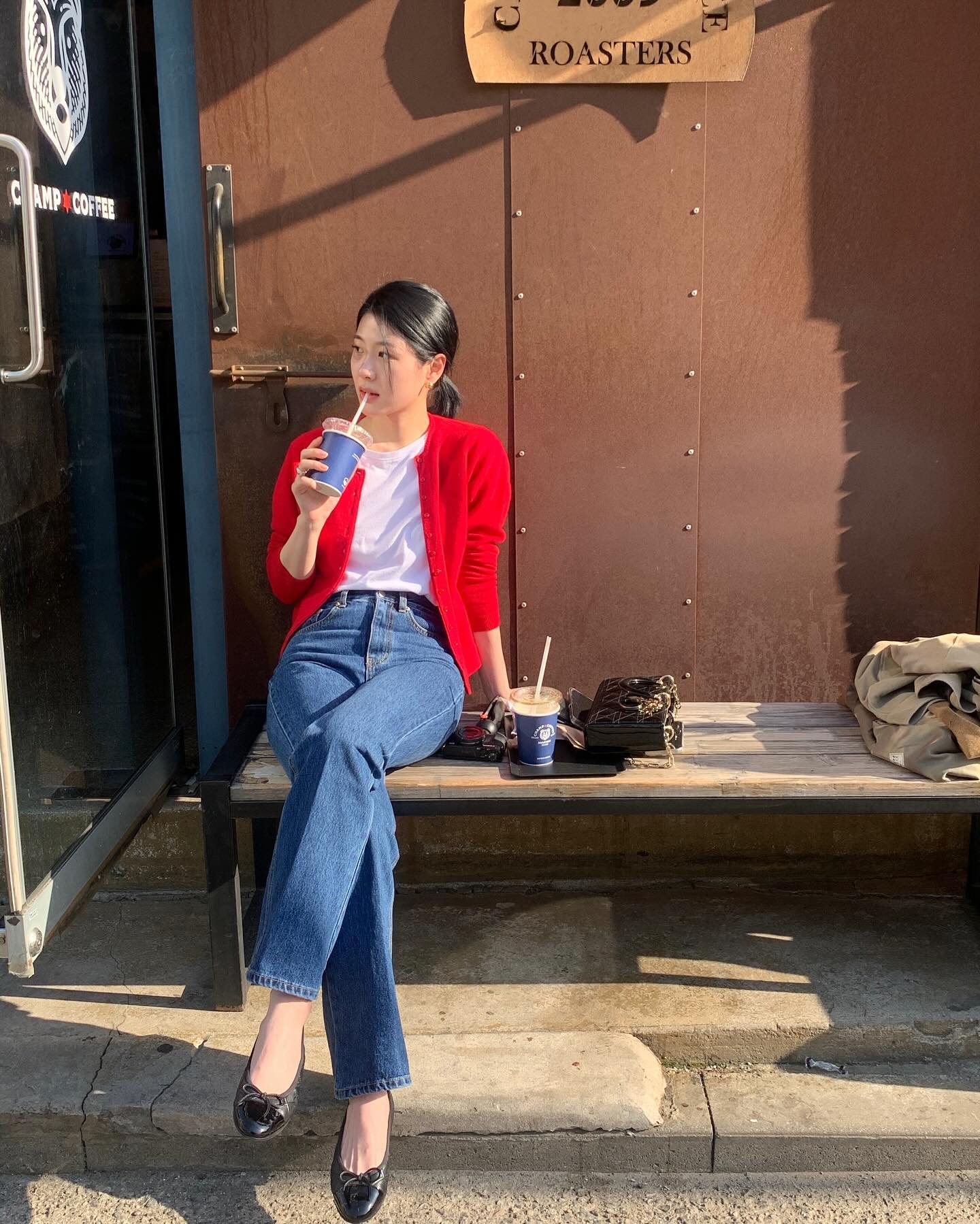 Xu hướng giày công sở 2026: 4 Kiểu giày không thể thiếu cho nàng công sở - Ảnh 2. Xu hướng giày công sở 2026: 4 Kiểu giày không thể thiếu cho nàng công sở - Ảnh 2.