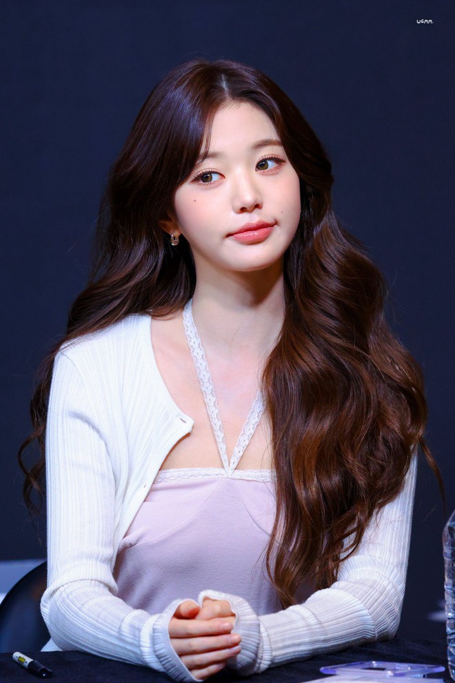 Đôi môi bất thường của Jang Wonyoung - Ảnh 4. Đôi môi bất thường của Jang Wonyoung - Ảnh 4.