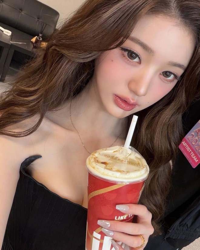 Đôi môi bất thường của Jang Wonyoung - Ảnh 13. Đôi môi bất thường của Jang Wonyoung - Ảnh 13.