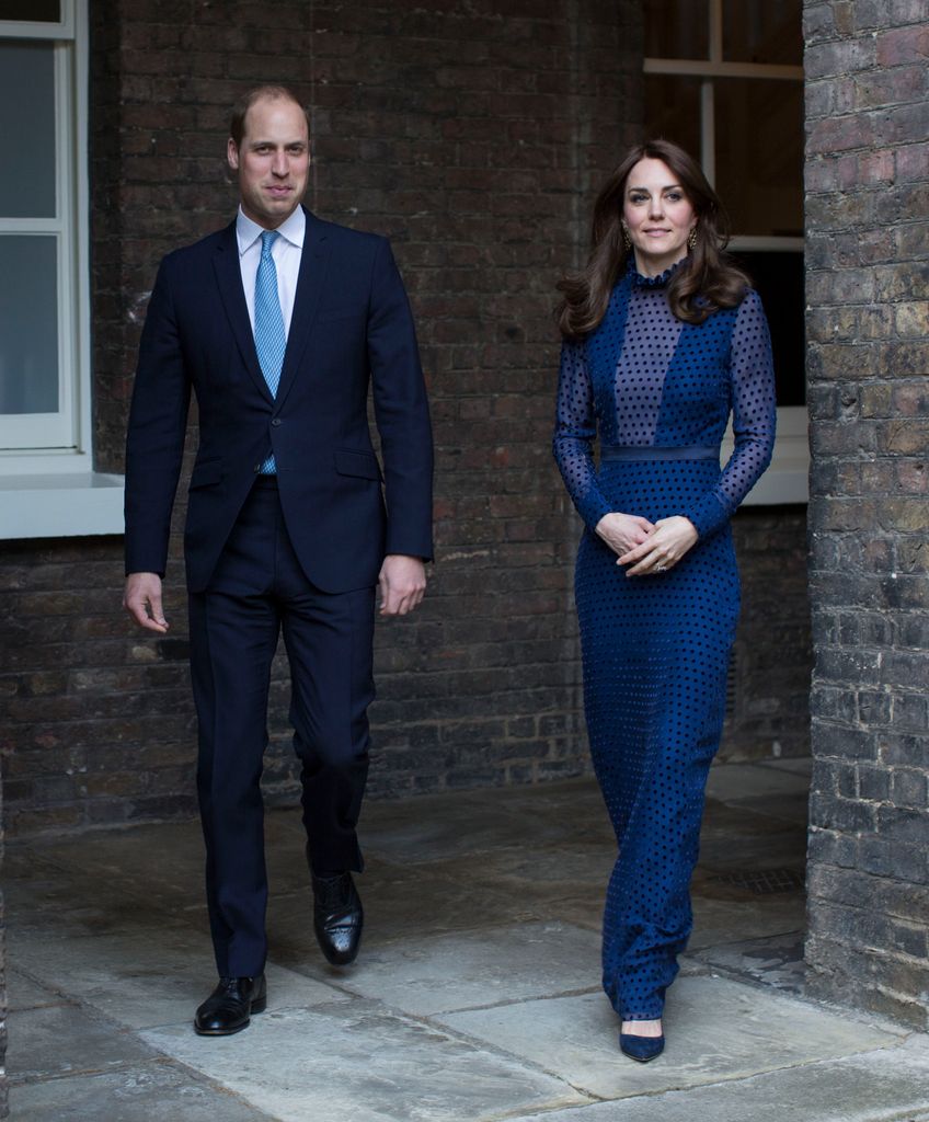 b1d5395d7c88-princess-kate-sheer-dress-2016-176925103861619380208-1769251331938-176925133242050047992-1769257351262-1769257351545197440517.jpg