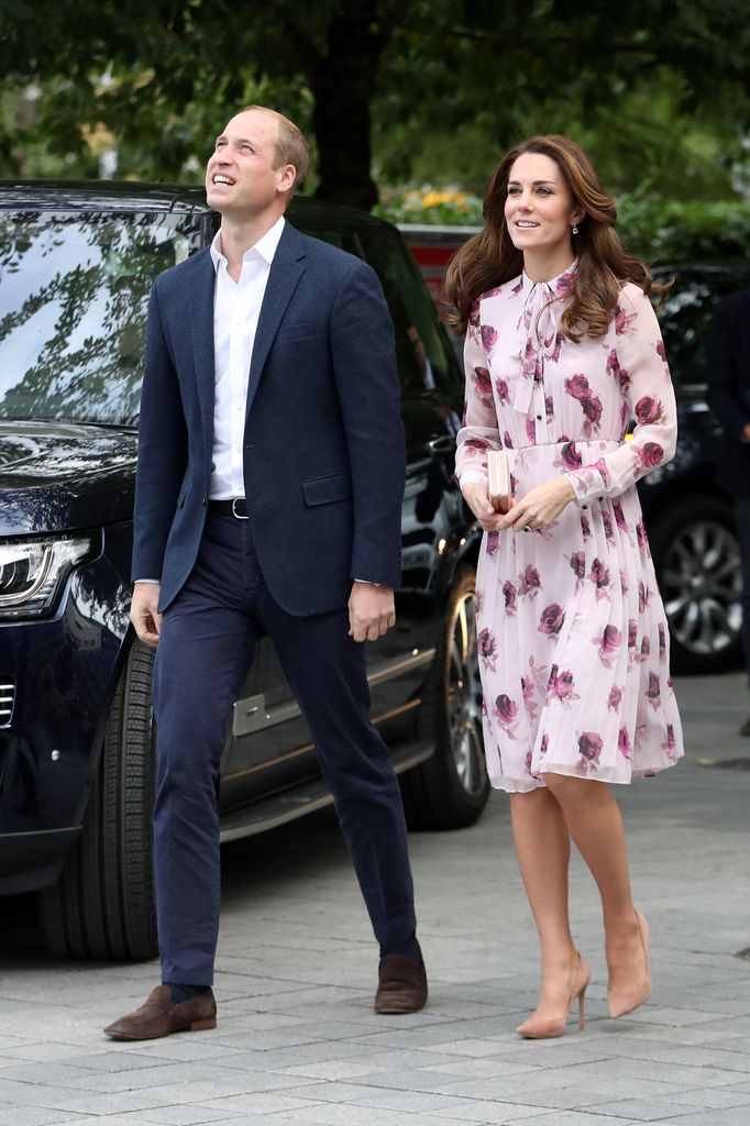 f6e50de6d096-princess-kate-floral-dress-2016-17692510823831045523192-1769251333231-1769251333390815341817-1769257352082-1769257352286756033407.jpg
