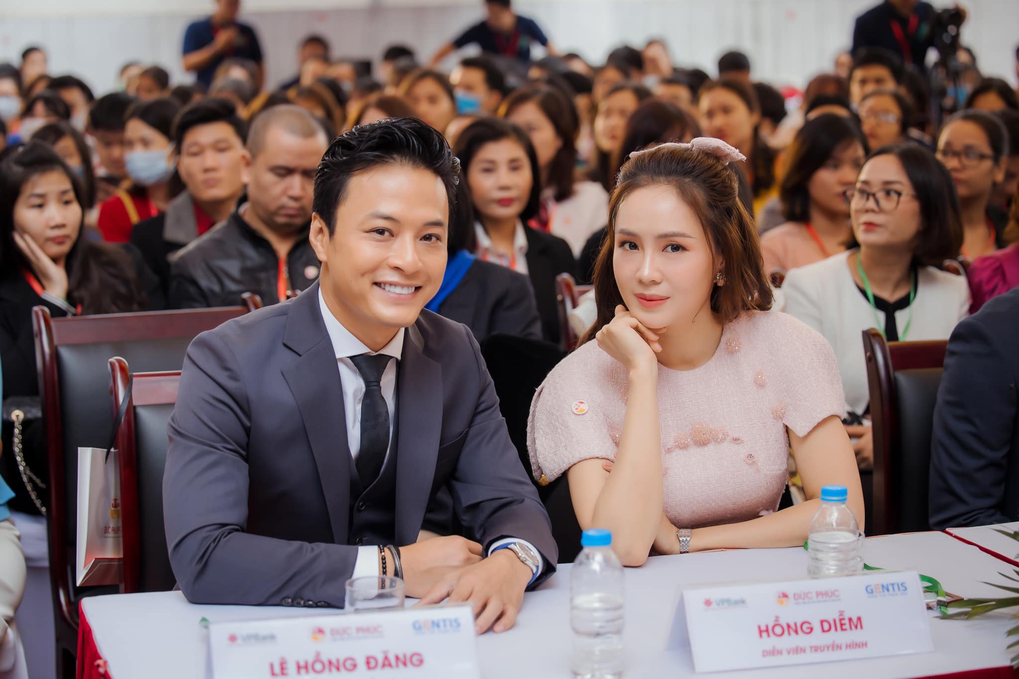 Cặp đôi Hồng Đăng - Hồng Diễm tái hợp , khiến cộng đồng mạng sốc visual - Ảnh 7. Cặp đôi Hồng Đăng - Hồng Diễm tái hợp , khiến cộng đồng mạng sốc visual - Ảnh 7.