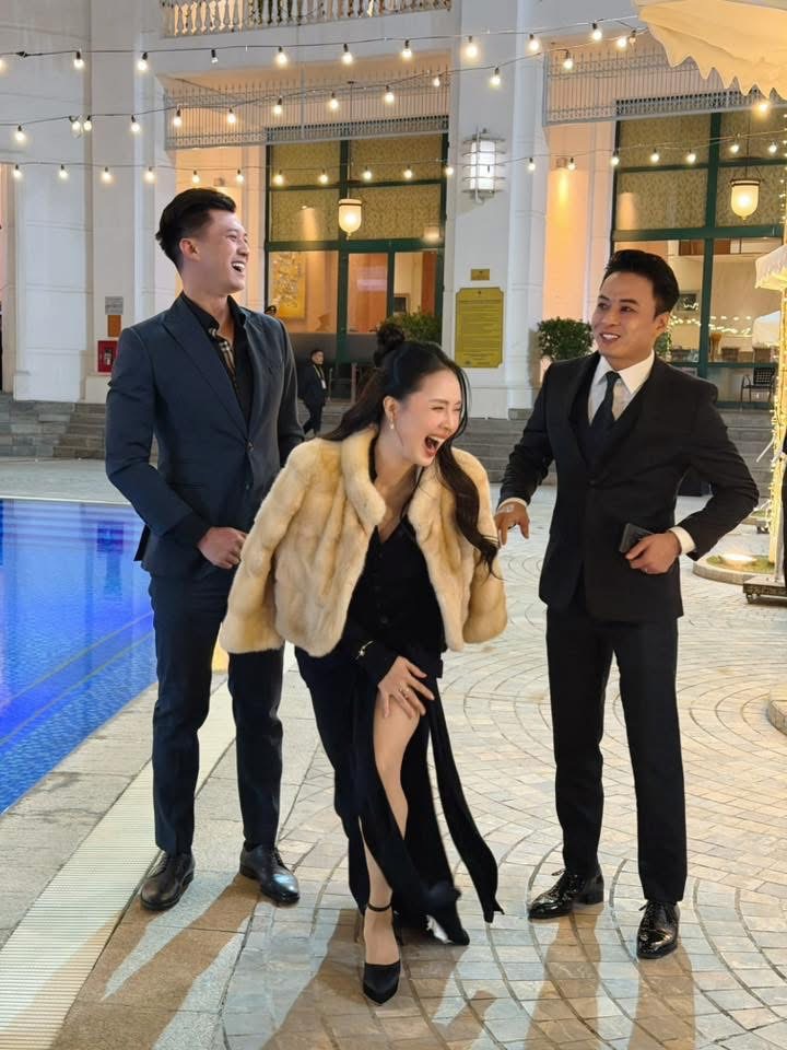 Cặp đôi Hồng Đăng - Hồng Diễm tái hợp , khiến cộng đồng mạng sốc visual - Ảnh 3. Cặp đôi Hồng Đăng - Hồng Diễm tái hợp , khiến cộng đồng mạng sốc visual - Ảnh 3.