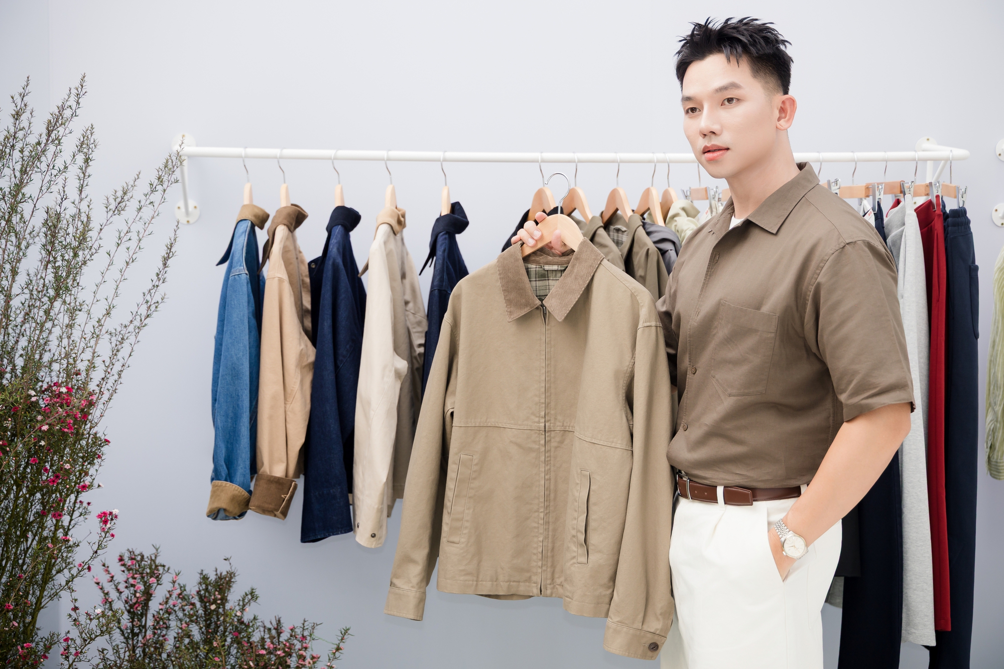 &ldquo;Mục sở thị&rdquo; &aacute;o kho&aacute;c v&agrave; đồ jeans mới đang hot của UNIQLO, combo kh&ocirc;ng thể thiếu m&ugrave;a xu&acirc;n h&egrave; l&agrave; đ&acirc;y chứ đ&acirc;u- Ảnh 4.