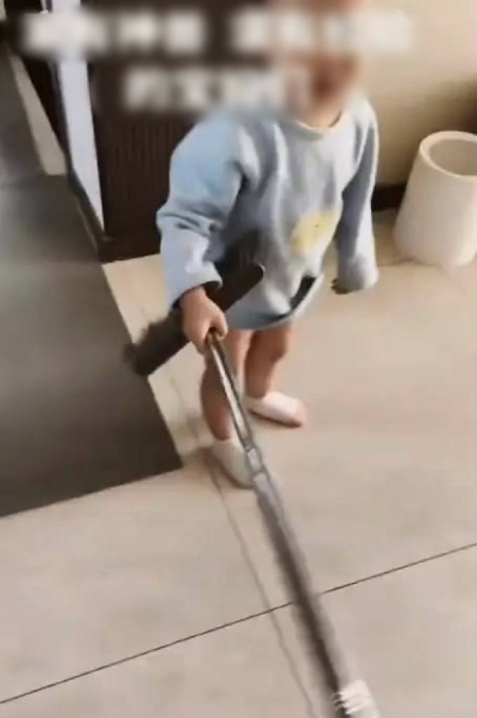 Kh&ocirc;ng ngờ một đứa trẻ 2 tuổi lại l&agrave;m điều n&agrave;y với mẹ m&igrave;nh!- Ảnh 3.