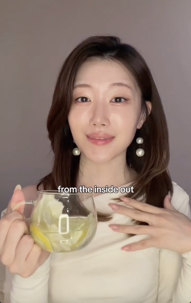 C&ocirc;ng thức nước uống gi&uacute;p cấp ẩm thật sự cho cơ thể, nh&igrave;n da người chia sẻ l&agrave; thấy t&iacute;n- Ảnh 3.