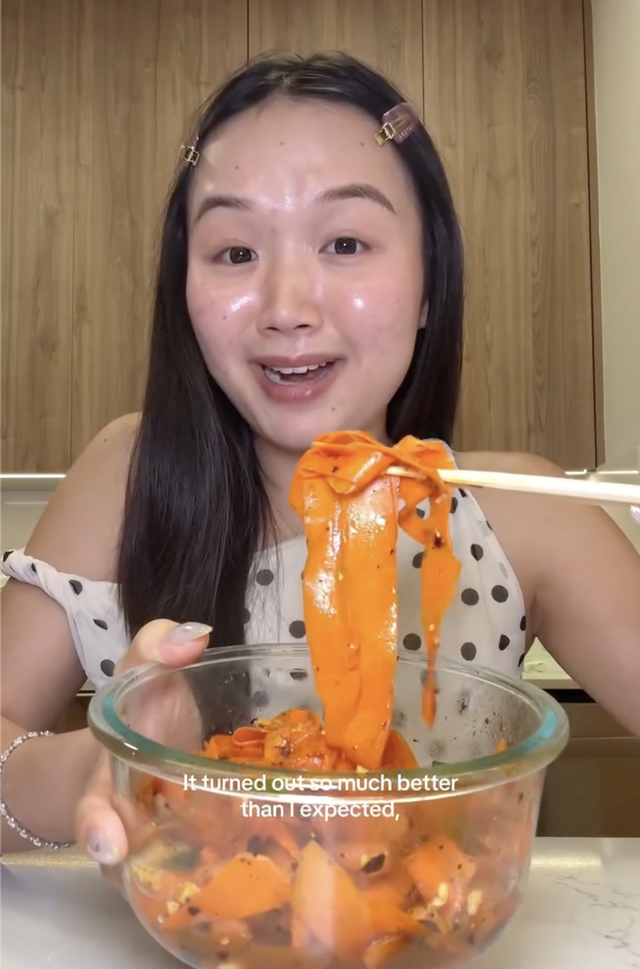 Bát salad 5’ tạo retinol dồi dào, mặt giảm hẳn mụn mà da vẫn lành- Ảnh 3. Bát salad 5’ tạo retinol dồi dào, mặt giảm hẳn mụn mà da vẫn lành- Ảnh 3.