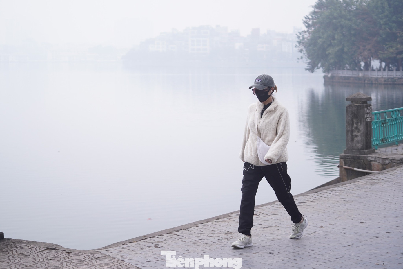 H&agrave; Nội m&ugrave; sương v&agrave; chất lượng kh&ocirc;ng kh&iacute; xấu g&acirc;y ảnh hưởng đến sức khỏe - Ảnh 11.