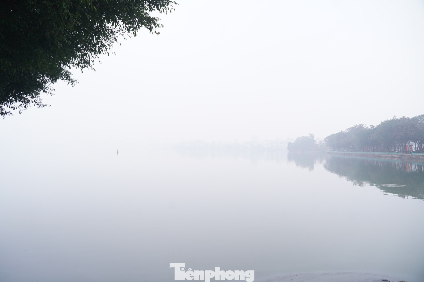 H&agrave; Nội m&ugrave; sương v&agrave; chất lượng kh&ocirc;ng kh&iacute; xấu g&acirc;y ảnh hưởng đến sức khỏe - Ảnh 7.