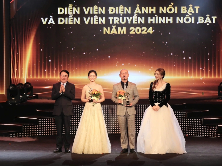 Hậu trường NSƯT Vĩnh Xương: &Ocirc;ng tr&ugrave;m m&agrave;n ảnh v&agrave; cuộc sống b&aacute;n b&aacute;nh canh - Ảnh 3.