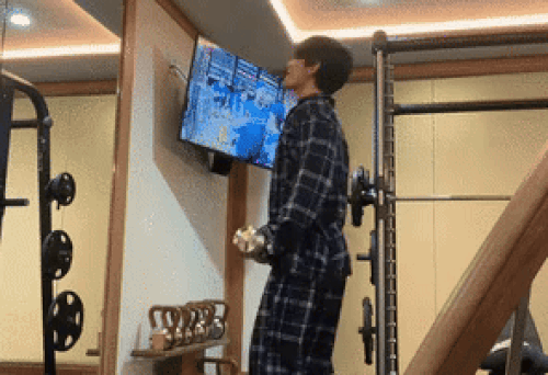 Những khoảnh khắc n&oacute;ng bỏng của Jennie BLACKPINK v&agrave; tin đồn hẹn h&ograve; với V BTS - Ảnh 7.