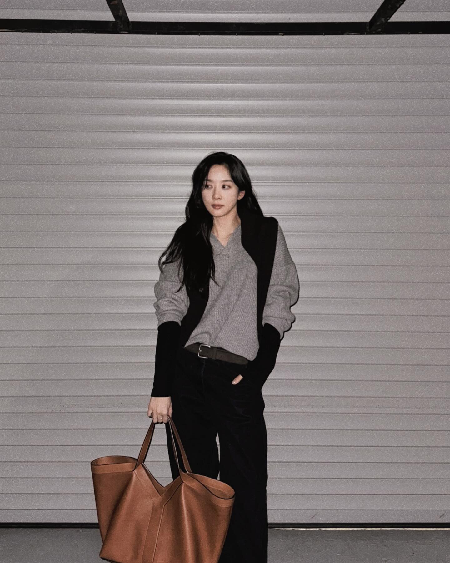 4 Mẫu áo dài tay cho phụ nữ ngòai 40 giúp trẻ ra 5 tuổi - Ảnh 3. 4 Mẫu áo dài tay cho phụ nữ ngòai 40 giúp trẻ ra 5 tuổi - Ảnh 3.