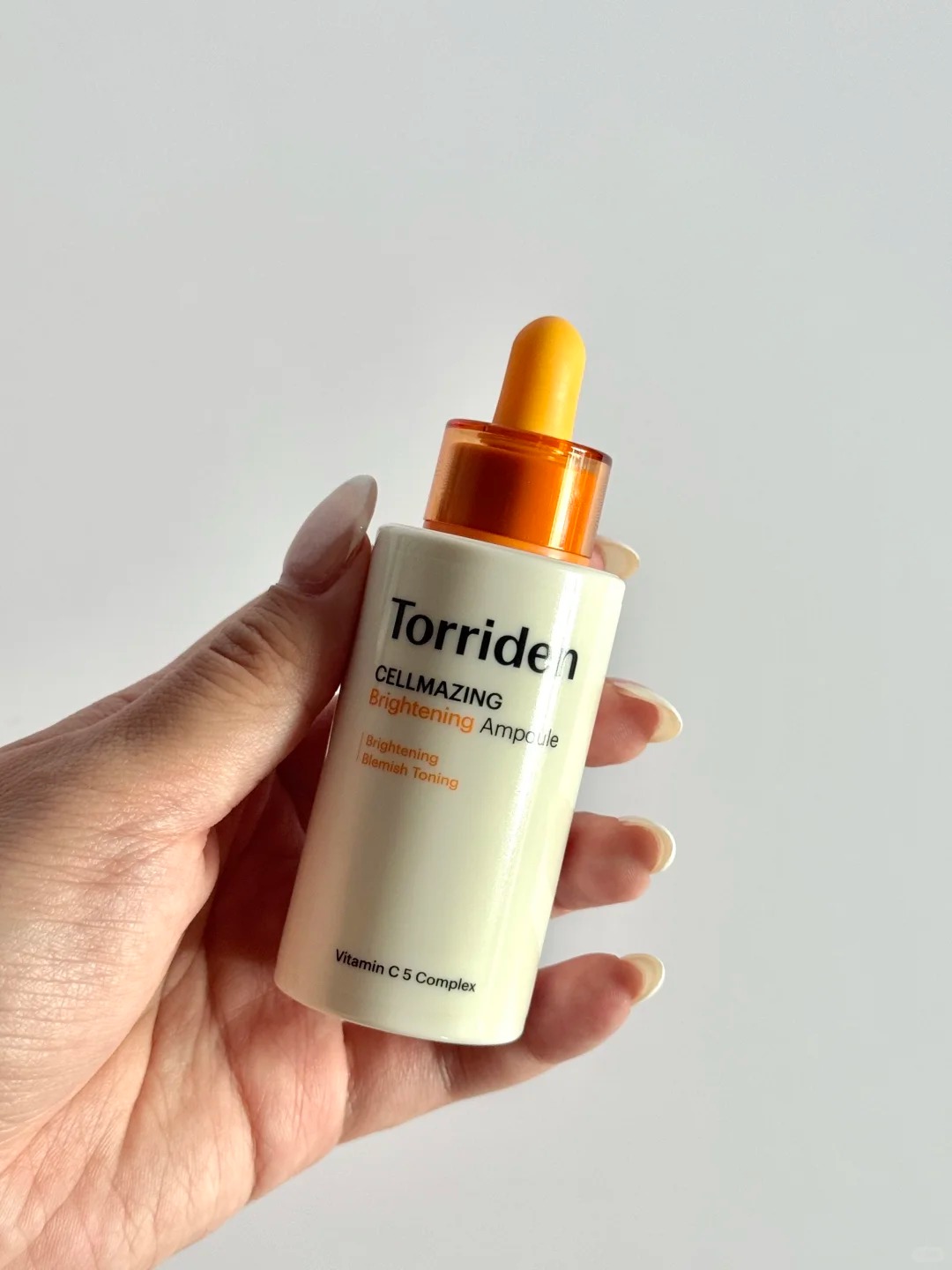 Không phải cứ bôi vitamin C là da đẹp: 5 mẹo giúp serum phát huy hiệu quả gấp đôi - Ảnh 8. Không phải cứ bôi vitamin C là da đẹp: 5 mẹo giúp serum phát huy hiệu quả gấp đôi - Ảnh 8.