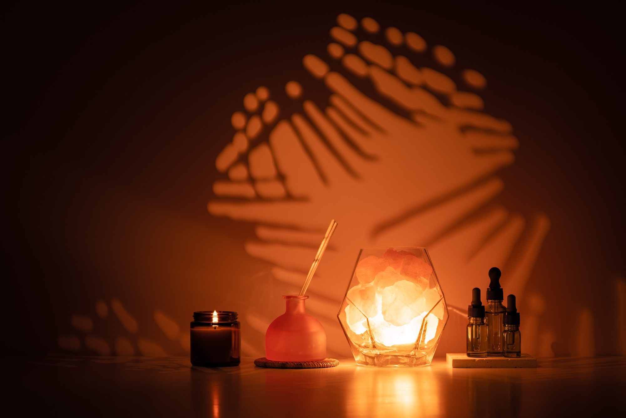 aromatherapy-with-himalayan-salt-lamp-at-sunset-royalty-free-image-1763105216-176942025018765771864-1769421469241-1769421469424780650867.jpg