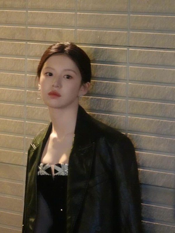 T&igrave;nh mới của Kim Seon Ho qu&aacute; giống Kim Ji Won, n&oacute;i &ldquo;2 giọt nước&rdquo; cũng kh&ocirc;ng oan- Ảnh 5.