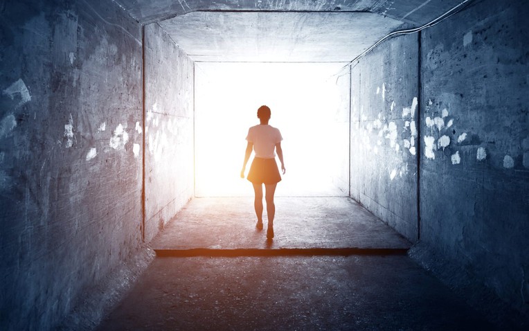 Chết l&acirc;m s&agrave;ng trong 1 ph&uacute;t, người phụ nữ thốt l&ecirc;n về 