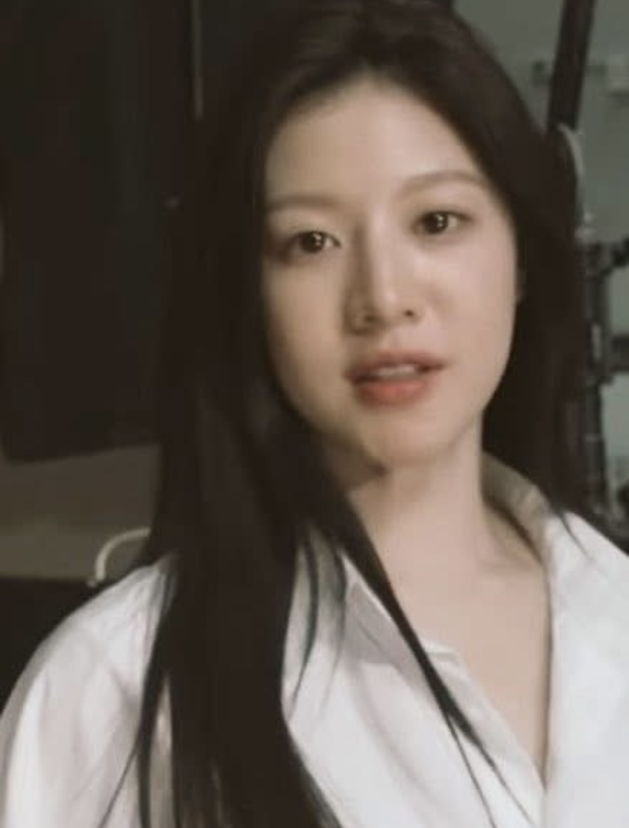 T&igrave;nh mới của Kim Seon Ho qu&aacute; giống Kim Ji Won, n&oacute;i &ldquo;2 giọt nước&rdquo; cũng kh&ocirc;ng oan- Ảnh 1.