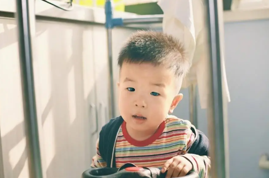 Cha mẹ c&oacute; con trai đừng xoi m&oacute;i qu&aacute; mức- Ảnh 1.