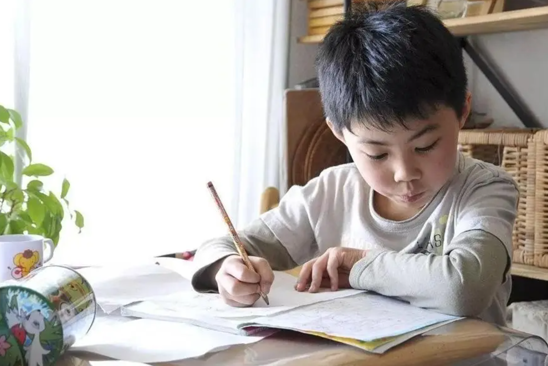 Cha mẹ c&oacute; con trai đừng xoi m&oacute;i qu&aacute; mức- Ảnh 4.