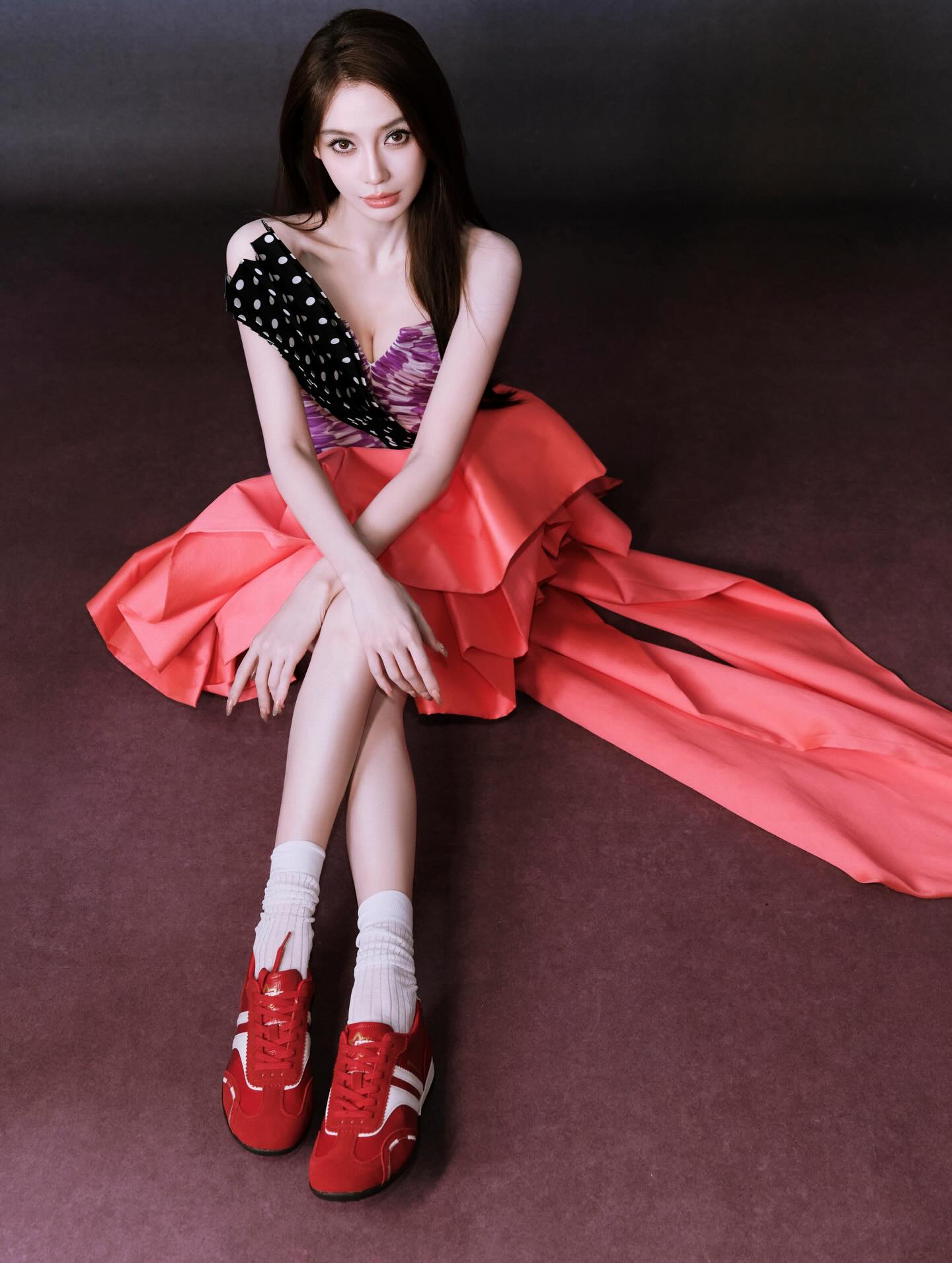 Angelababy g&acirc;y phẫn nộ v&igrave; mặc đồ Haute Couture để livestream b&aacute;n h&agrave;ng- Ảnh 3.