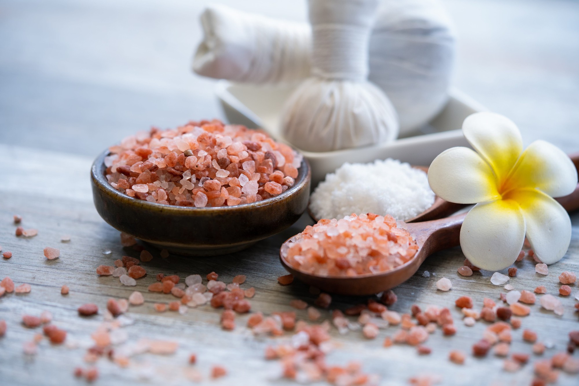 spa-himalayan-salt-compress-royalty-free-image-1763099095-17694196837951620760150-1769428810408-17694288111531750444712.jpg