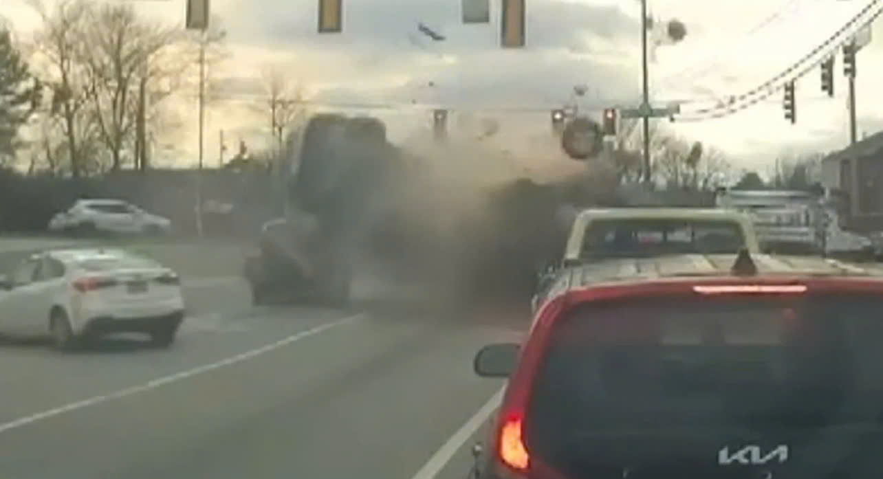 Cụ b&agrave; 83 tuổi đạp nhầm ch&acirc;n ga g&acirc;y tai nạn li&ecirc;n ho&agrave;n tại Georgia - Ảnh 2.