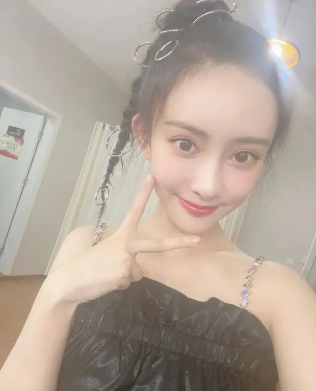 Đ&ocirc;i mắt size XXL của 1 mỹ nh&acirc;n đang viral khắp c&otilde;i mạng: Tưởng chỉ truyện tranh mới c&oacute;, đ&uacute;ng chuẩn độc nhất v&ocirc; nhị- Ảnh 2.