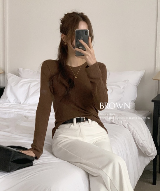 5 Cách phối áo thun dài tay siêu trẻ cho ngày ấm áp 2026 - Ảnh 7. 5 Cách phối áo thun dài tay siêu trẻ cho ngày ấm áp 2026 - Ảnh 7.