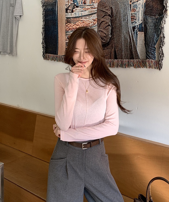 5 Cách phối áo thun dài tay siêu trẻ cho ngày ấm áp 2026 - Ảnh 4. 5 Cách phối áo thun dài tay siêu trẻ cho ngày ấm áp 2026 - Ảnh 4.