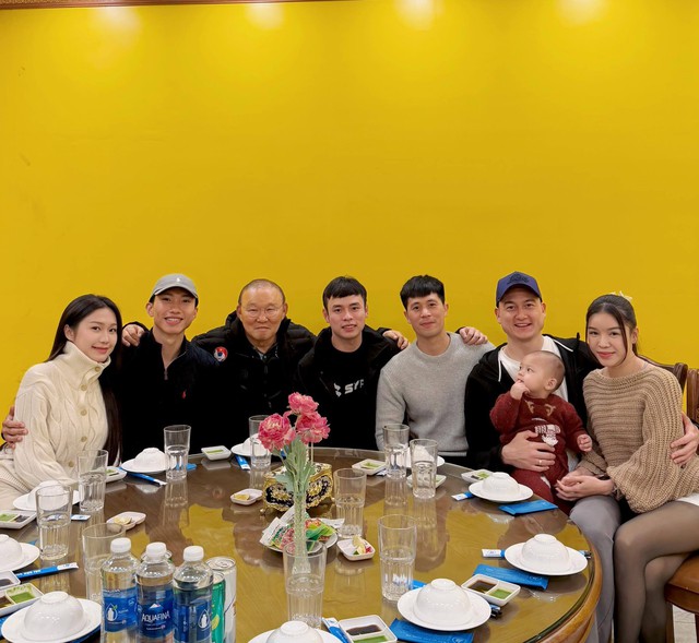 Do&atilde;n Hải My đọ sắc với Yến Xu&acirc;n trong cuộc hội ngộ của &ocirc;ng Park Hang-seo với Văn Hậu, Văn L&acirc;m- Ảnh 1.