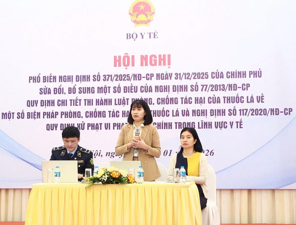 Để kh&aacute;ch h&uacute;t thuốc l&aacute; điện tử tại qu&aacute;n, chủ c&oacute; thể bị phạt đến 10 triệu đồng - Ảnh 1.