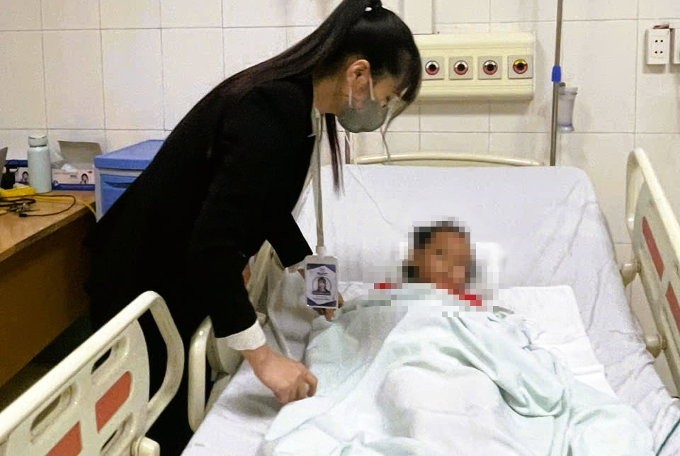 Sức khỏe 3 ch&aacute;u nhỏ bị mẹ cho uống tr&agrave; sữa pha thuốc diệt chuột - Ảnh 1.