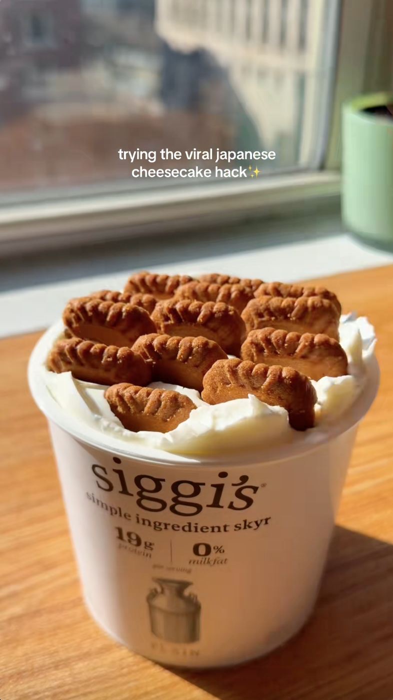 Rộ tr&agrave;o lưu nh&eacute;t b&aacute;nh quy v&agrave;o sữa chua l&agrave;m cheesecake, nhưng sao lại bị ch&ecirc; 