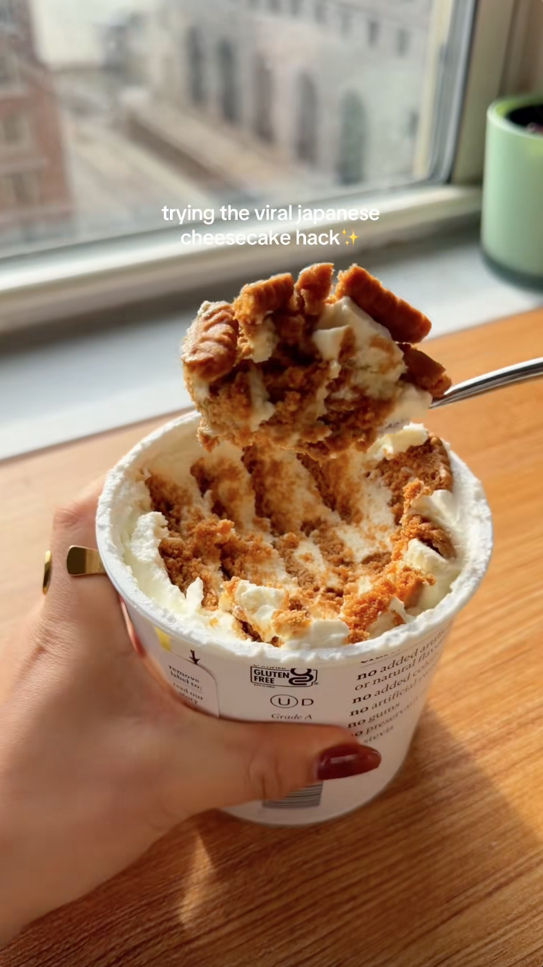 Rộ tr&agrave;o lưu nh&eacute;t b&aacute;nh quy v&agrave;o sữa chua l&agrave;m cheesecake, nhưng sao lại bị ch&ecirc; 