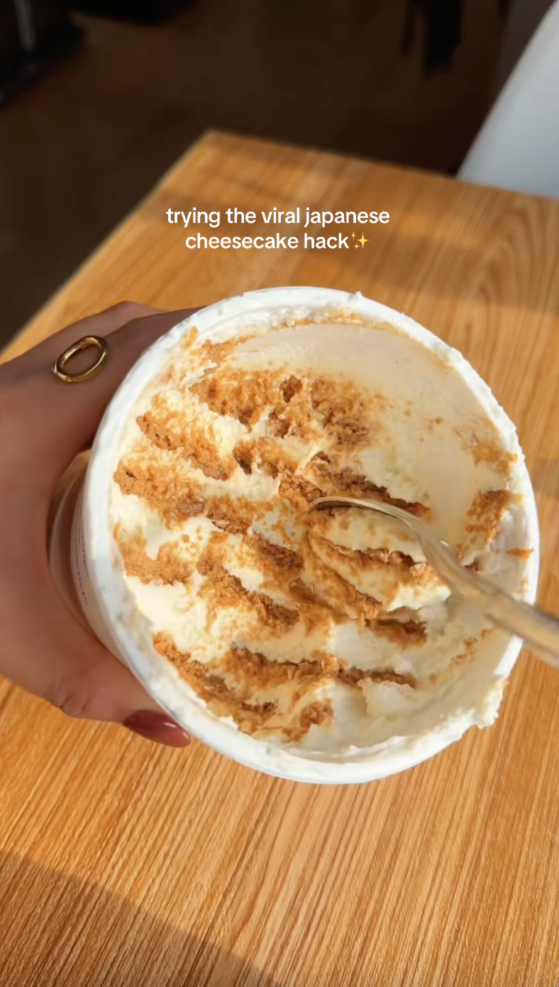 Rộ tr&agrave;o lưu nh&eacute;t b&aacute;nh quy v&agrave;o sữa chua l&agrave;m cheesecake, nhưng sao lại bị ch&ecirc; 