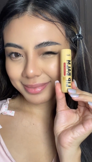 Thỏi son dưỡng 250k m&agrave; h&uacute;t hơn 21 triệu lượt xem v&igrave; l&ecirc;n m&ocirc;i qu&aacute; xinh, 20k comment to&agrave;n xin link mua đi&ecirc;n cuồng- Ảnh 4.