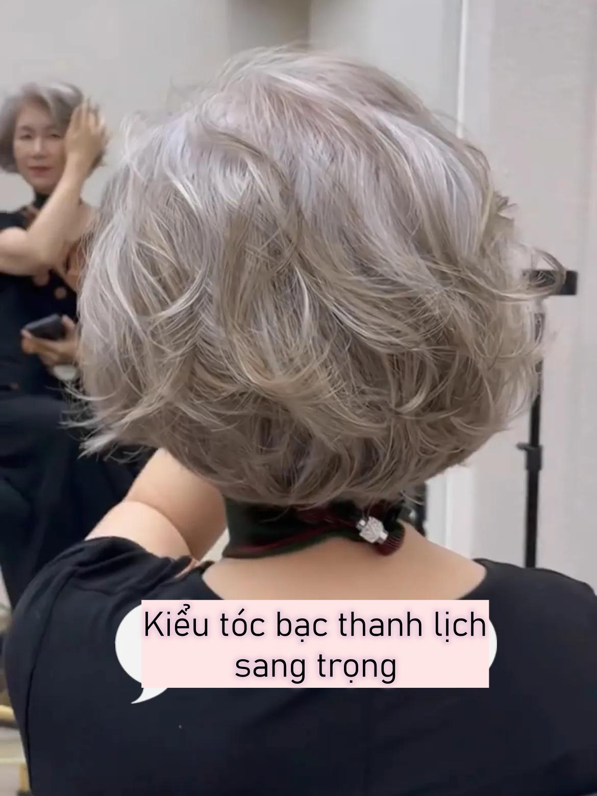 Không nhuộm, không che giấu: Kiểu tóc giúp phụ nữ 60+ đẹp một cách điềm tĩnh - Ảnh 12.