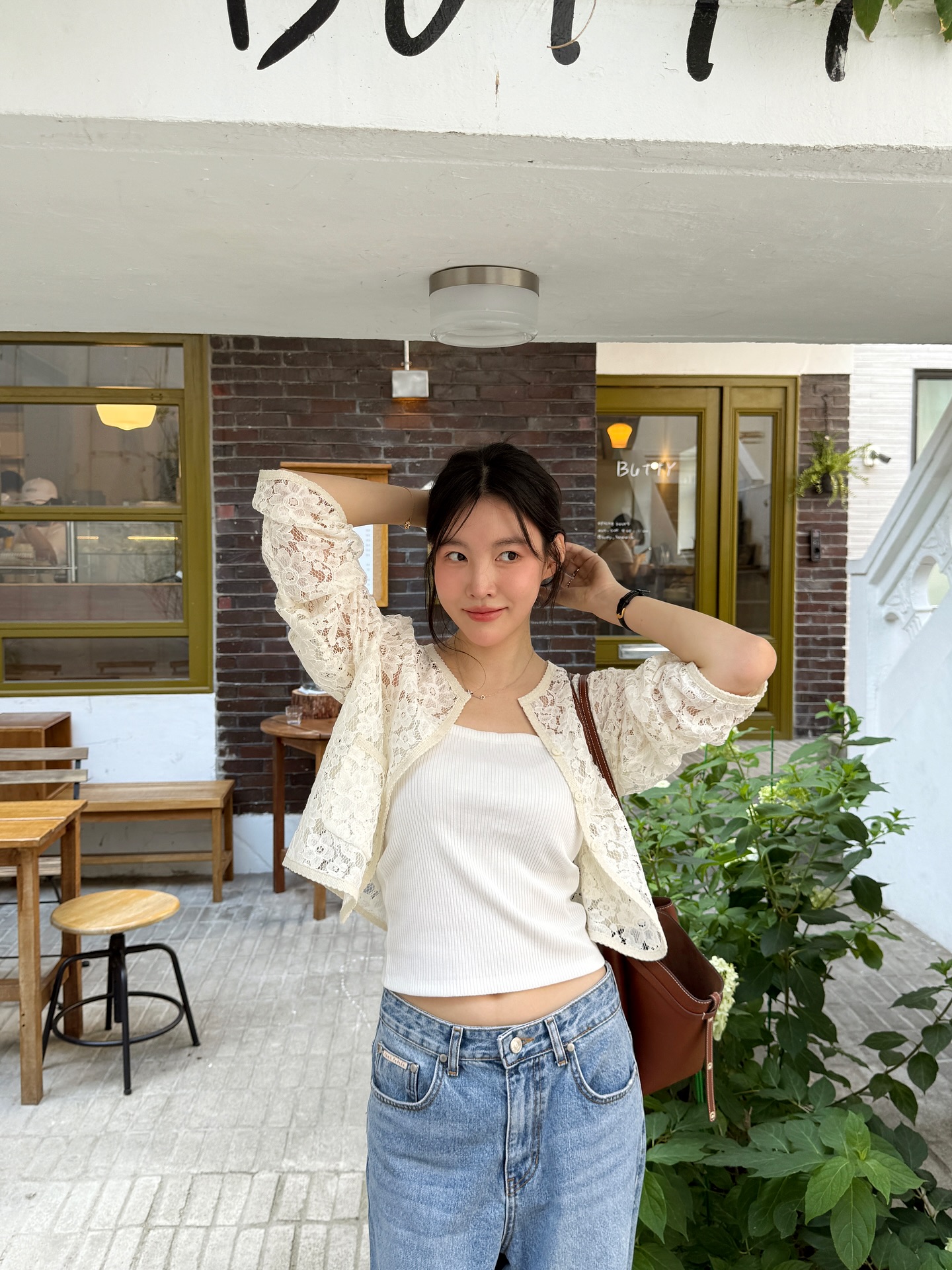 Cách mặc đồ màu trắng để sành điệu hơn trong năm 2026 - Ảnh 6. Cách mặc đồ màu trắng để sành điệu hơn trong năm 2026 - Ảnh 6.