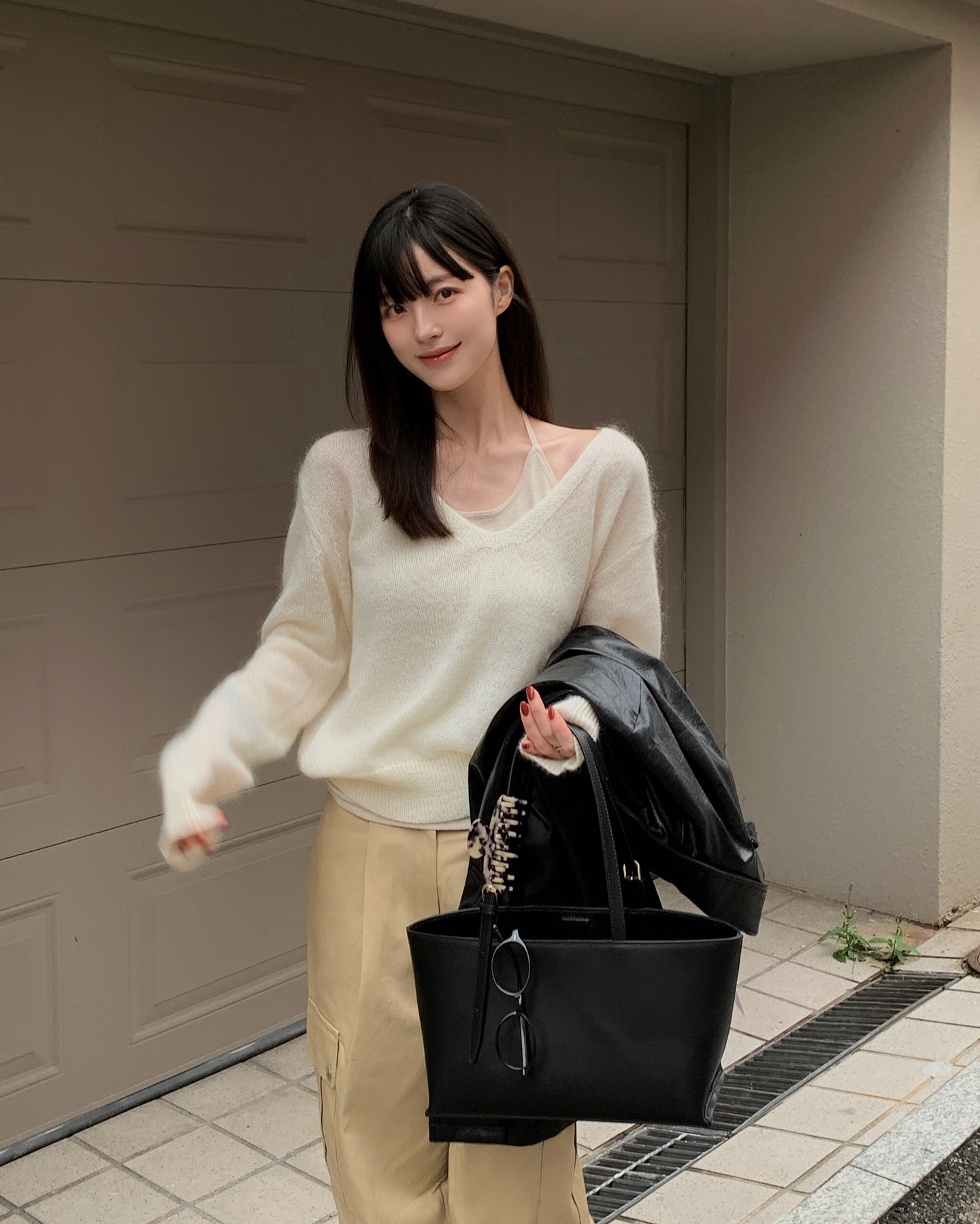 Cách mặc đồ màu trắng để sành điệu hơn trong năm 2026 - Ảnh 7. Cách mặc đồ màu trắng để sành điệu hơn trong năm 2026 - Ảnh 7.