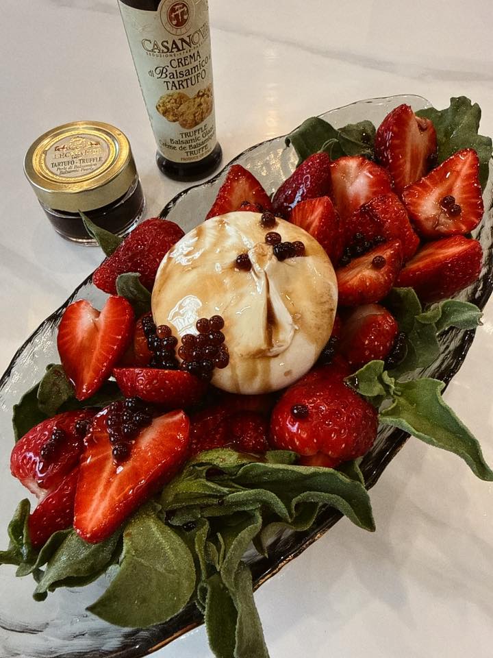 Giải mã salad dâu tây 770k khuấy đảo MXH cùng công thức đu trend từ Hà Cúc - Ảnh 9. Giải mã salad dâu tây 770k khuấy đảo MXH cùng công thức đu trend từ Hà Cúc - Ảnh 9.