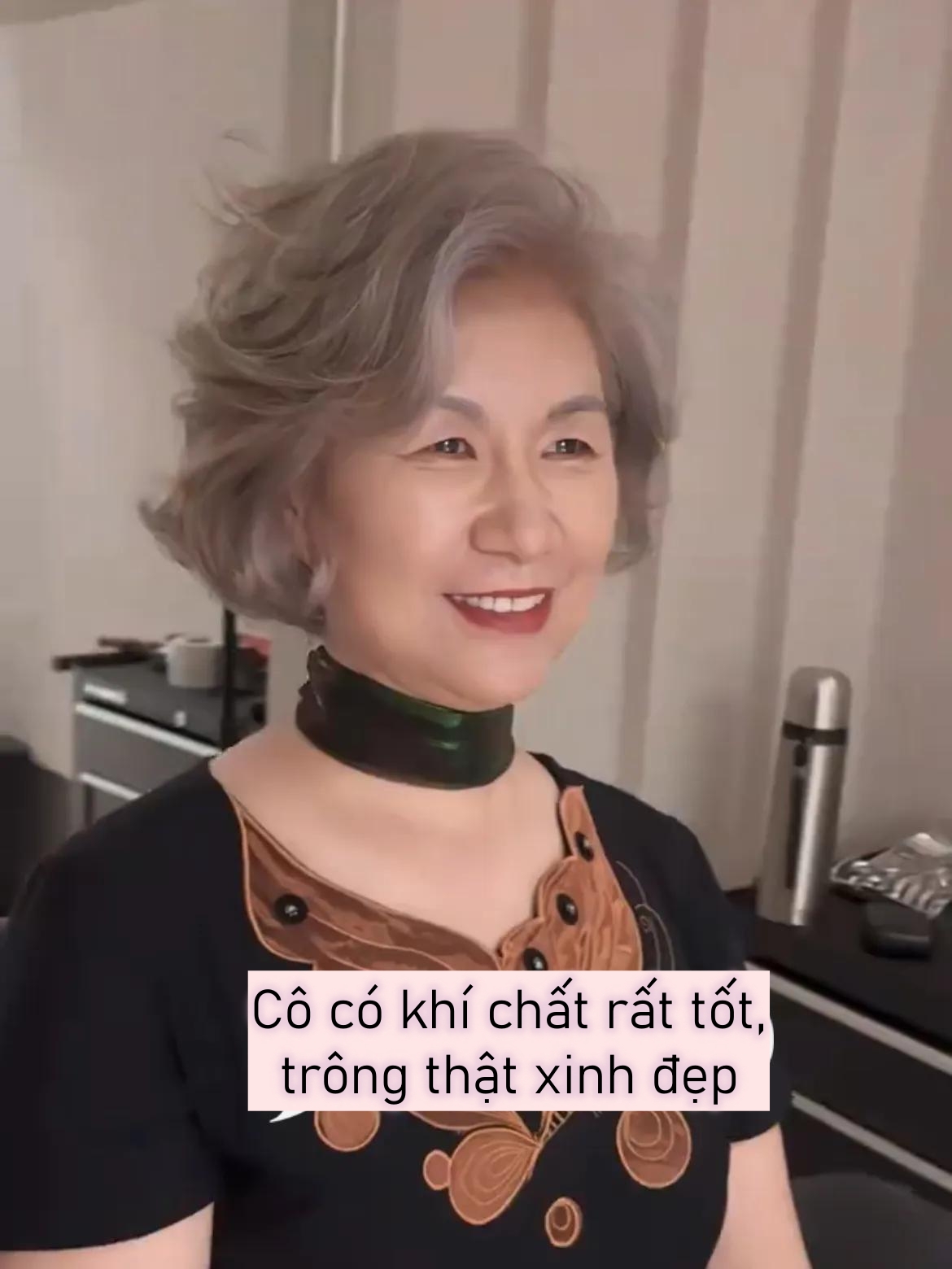 Không nhuộm, không che giấu: Kiểu tóc giúp phụ nữ 60+ đẹp một cách điềm tĩnh - Ảnh 13.