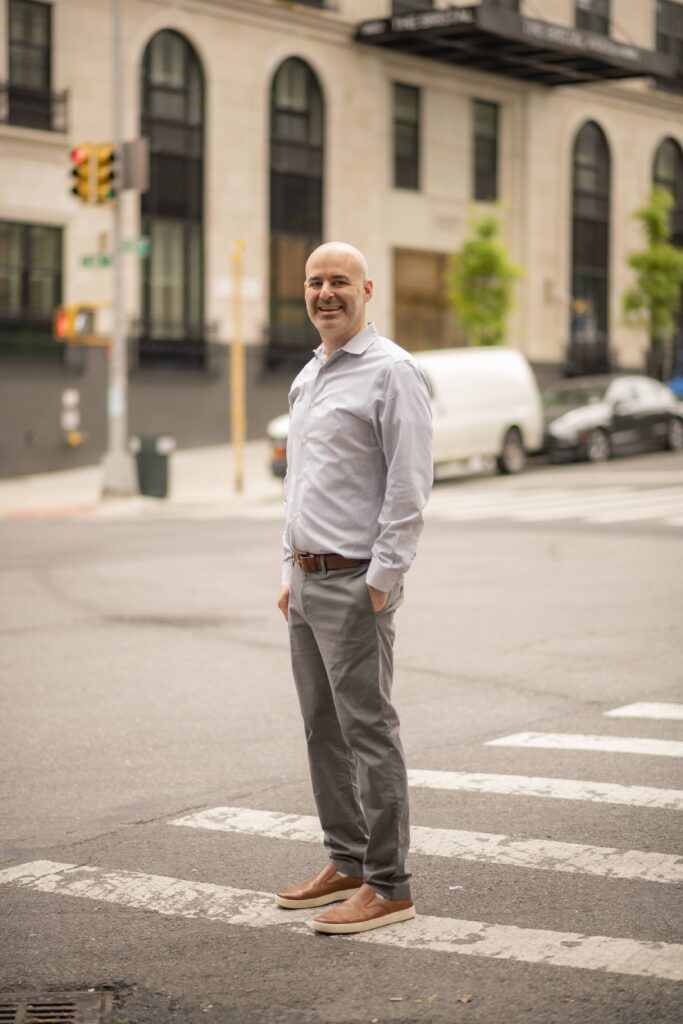 Thất nghiệp, thạc sĩ trường top đầu, cựu l&atilde;nh đạo cấp cao đi l&agrave;m shipper giao đồ ăn- Ảnh 1.