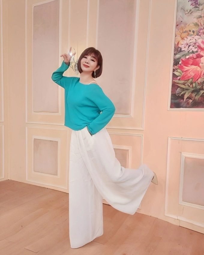 Bước sang tuổi 69, mỹ nhân này vẫn trẻ đẹp ngỡ ngàng: Nhìn như gái ngoài 30 nhờ kết thân 1 loại củ giảm viêm, bảo tồn collagen, bếp người Việt luôn sẵn- Ảnh 2. Bước sang tuổi 69, mỹ nhân này vẫn trẻ đẹp ngỡ ngàng: Nhìn như gái ngoài 30 nhờ kết thân 1 loại củ giảm viêm, bảo tồn collagen, bếp người Việt luôn sẵn- Ảnh 2.