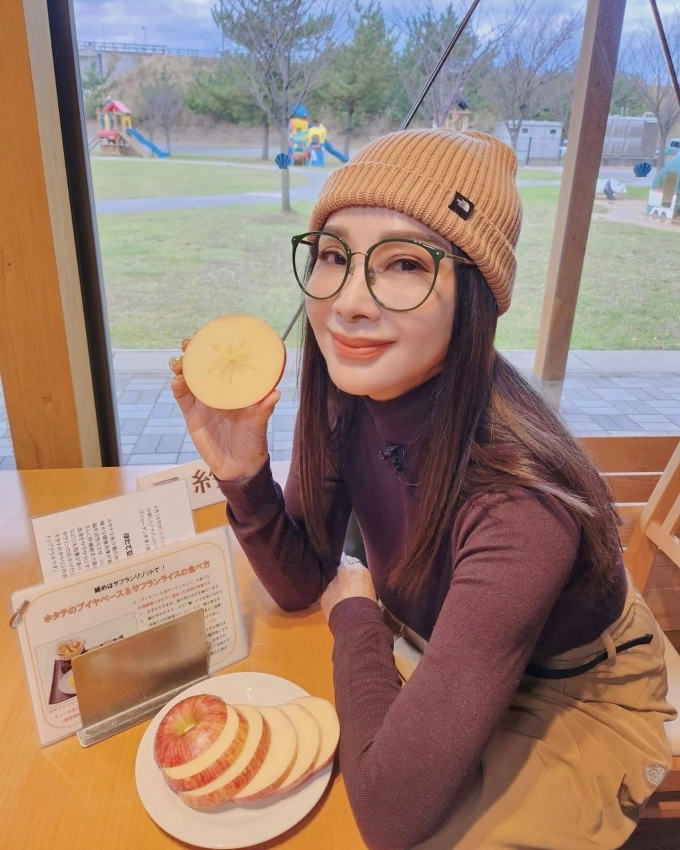 Bước sang tuổi 69, mỹ nhân này vẫn trẻ đẹp ngỡ ngàng: Nhìn như gái ngoài 30 nhờ kết thân 1 loại củ giảm viêm, bảo tồn collagen, bếp người Việt luôn sẵn- Ảnh 6. Bước sang tuổi 69, mỹ nhân này vẫn trẻ đẹp ngỡ ngàng: Nhìn như gái ngoài 30 nhờ kết thân 1 loại củ giảm viêm, bảo tồn collagen, bếp người Việt luôn sẵn- Ảnh 6.