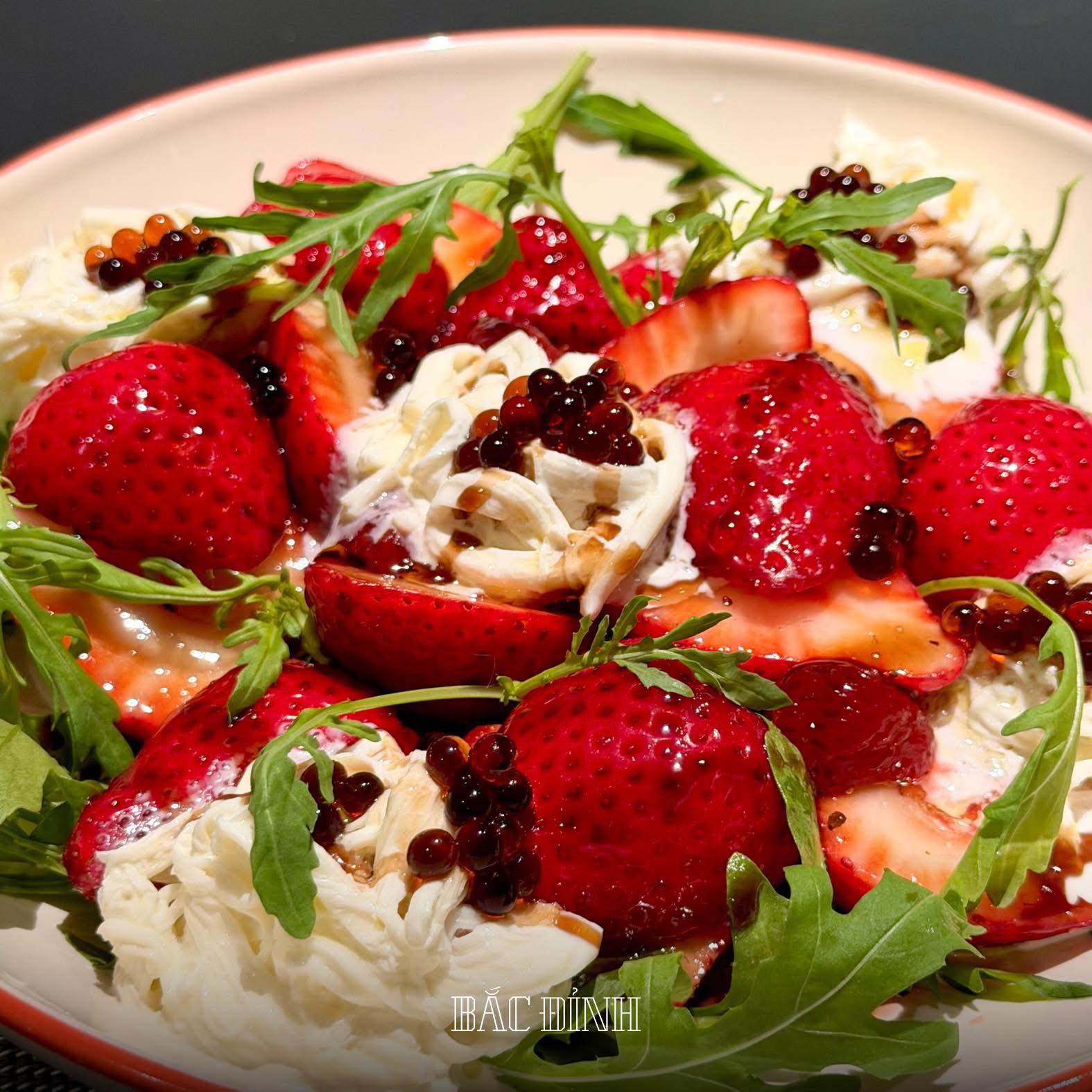 Giải mã salad dâu tây 770k khuấy đảo MXH cùng công thức đu trend từ Hà Cúc - Ảnh 6. Giải mã salad dâu tây 770k khuấy đảo MXH cùng công thức đu trend từ Hà Cúc - Ảnh 6.