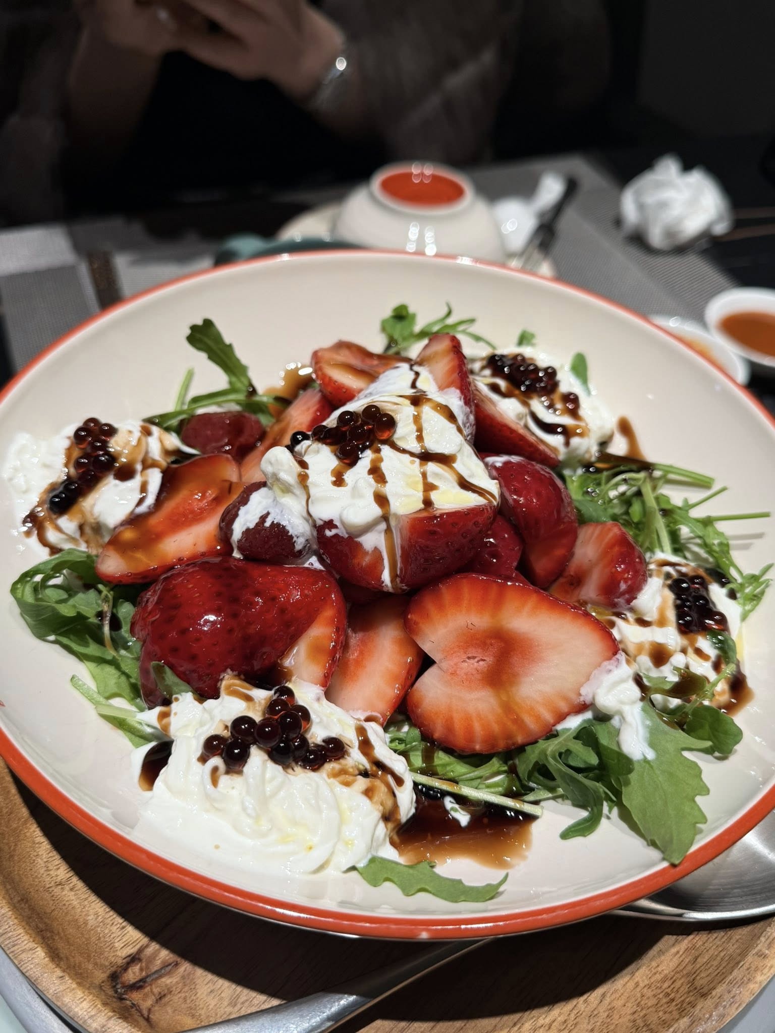 Giải mã salad dâu tây 770k khuấy đảo MXH cùng công thức đu trend từ Hà Cúc - Ảnh 7. Giải mã salad dâu tây 770k khuấy đảo MXH cùng công thức đu trend từ Hà Cúc - Ảnh 7.