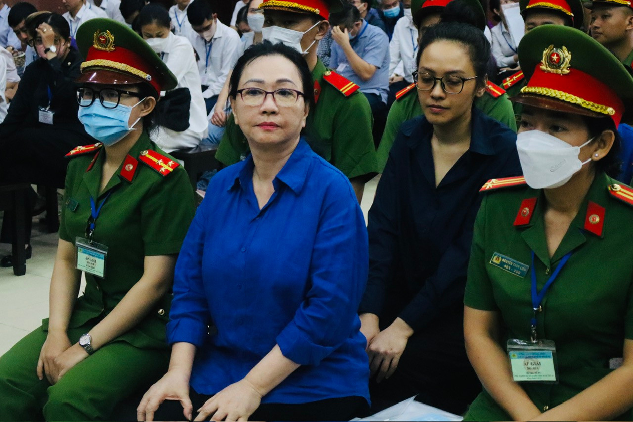 Cưỡng chế k&ecirc; bi&ecirc;n 2 t&uacute;i Herm&egrave;s bạch tạng của b&agrave; Trương Mỹ Lan trong vụ đại &aacute;n 2026 - Ảnh 1.