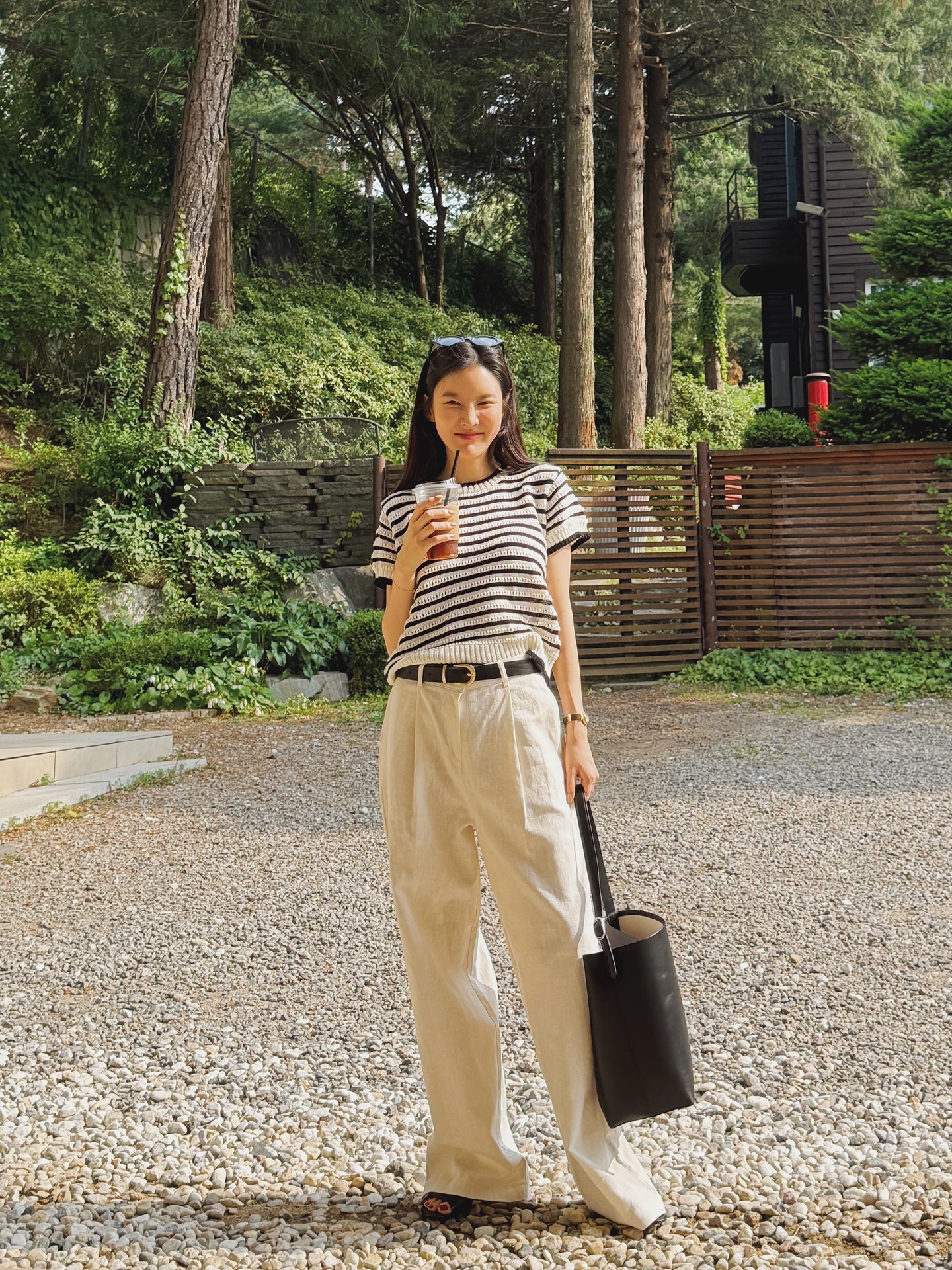 Sắm áo blouse mỏng nhẹ cho mùa hè 2026 vừa đẹp vừa thỏai mái - Ảnh 4. Sắm áo blouse mỏng nhẹ cho mùa hè 2026 vừa đẹp vừa thỏai mái - Ảnh 4.