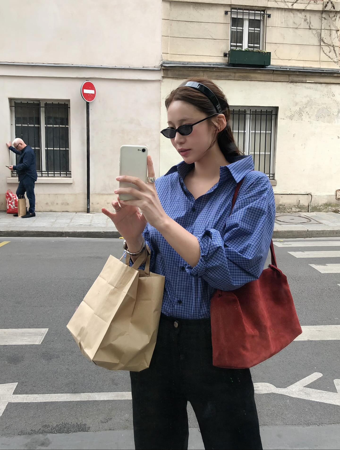 Sắm áo blouse mỏng nhẹ cho mùa hè 2026 vừa đẹp vừa thỏai mái - Ảnh 6. Sắm áo blouse mỏng nhẹ cho mùa hè 2026 vừa đẹp vừa thỏai mái - Ảnh 6.