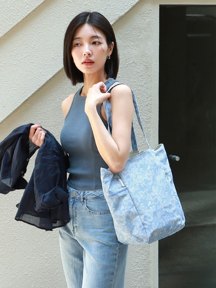 38 tuổi, tôi chỉ dùng đúng một chiếc túi suốt cả năm và tiết kiệm được nhiều tiền hơn mình tưởng - Ảnh 2.